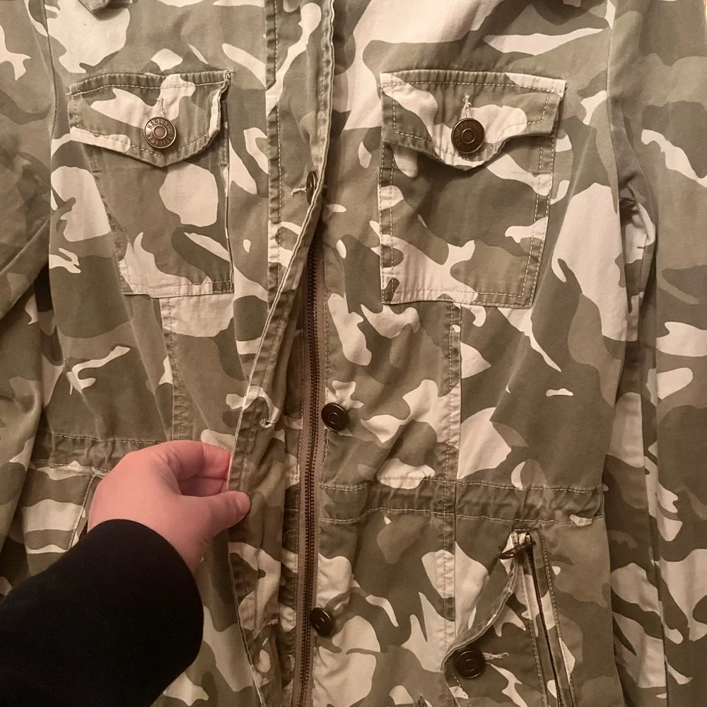 Harley Davidson Women’s utility jacket featuring camo/rose details Sz M - Picture 7 of 8